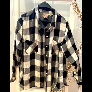 Boyfriend fit Levi’s Buffalo plaid soft shirt